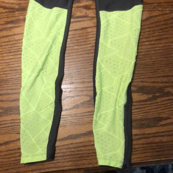 Under Armour compression running leggings - Picture 4 of 8